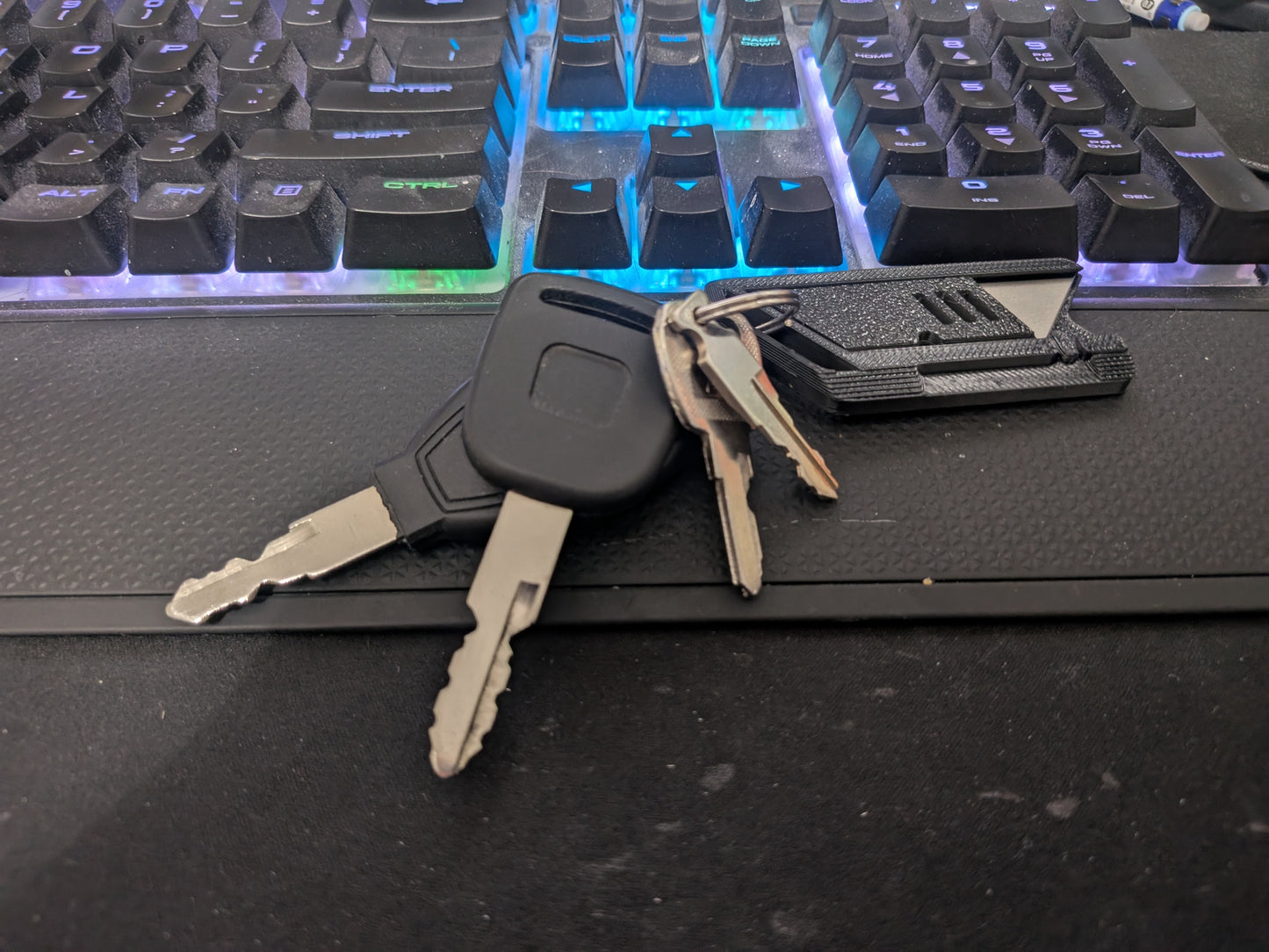 Utility blade keychain