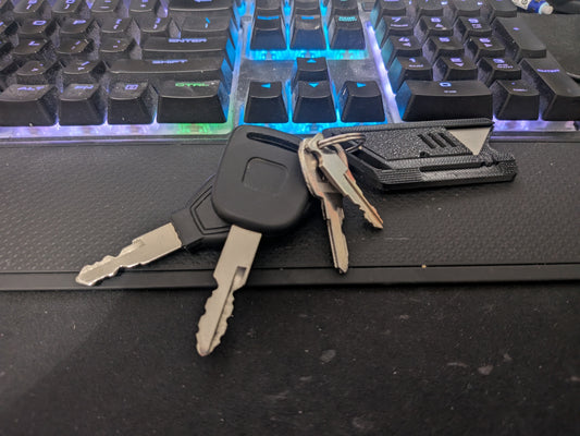 Utility blade keychain